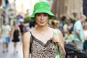 Krznene natikače i lepršavi kombinezon u leopard printu formula su influencerice Paule za opušteno ljetno izdanje