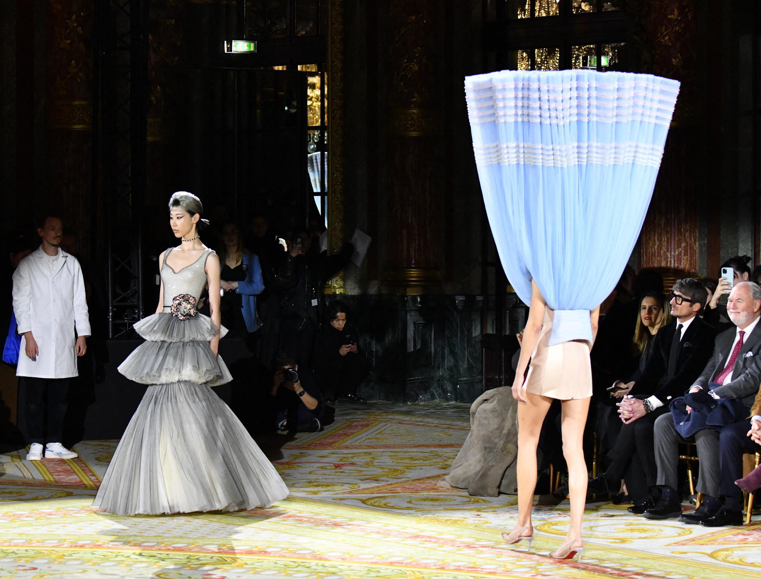 Totalno 'pomaknuta' kolekcija: Na Tjednu mode u Parizu prikazana zabavna i sasvim neobična revija