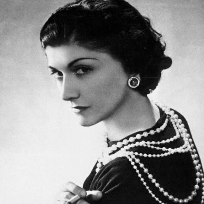 Na današnji dan rođena je Coco Chanel! Bešćutno je ostavljena u sirotištu, a tamo je naučila šivati