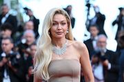 Gigi Hadid u Cannesu zabljesnula u haljini koja podsjeća na haljinu koju je već prije nosila njezina sestra Bella
