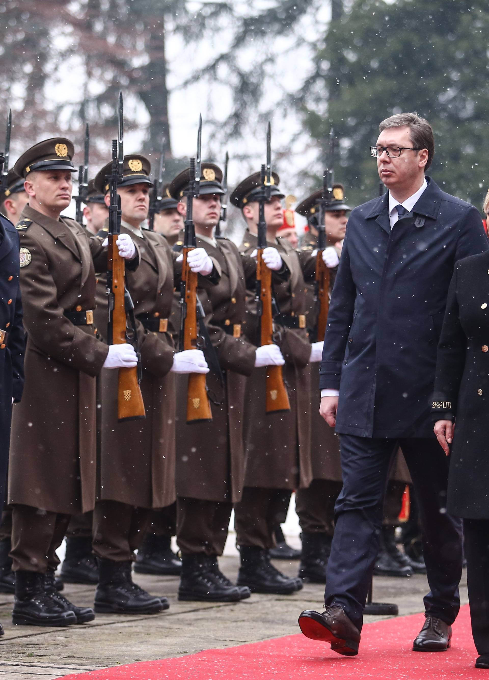 Kolinda za susret s Vučićem odjenula kaput domaćeg dizajna s porukom - hrabrost! 