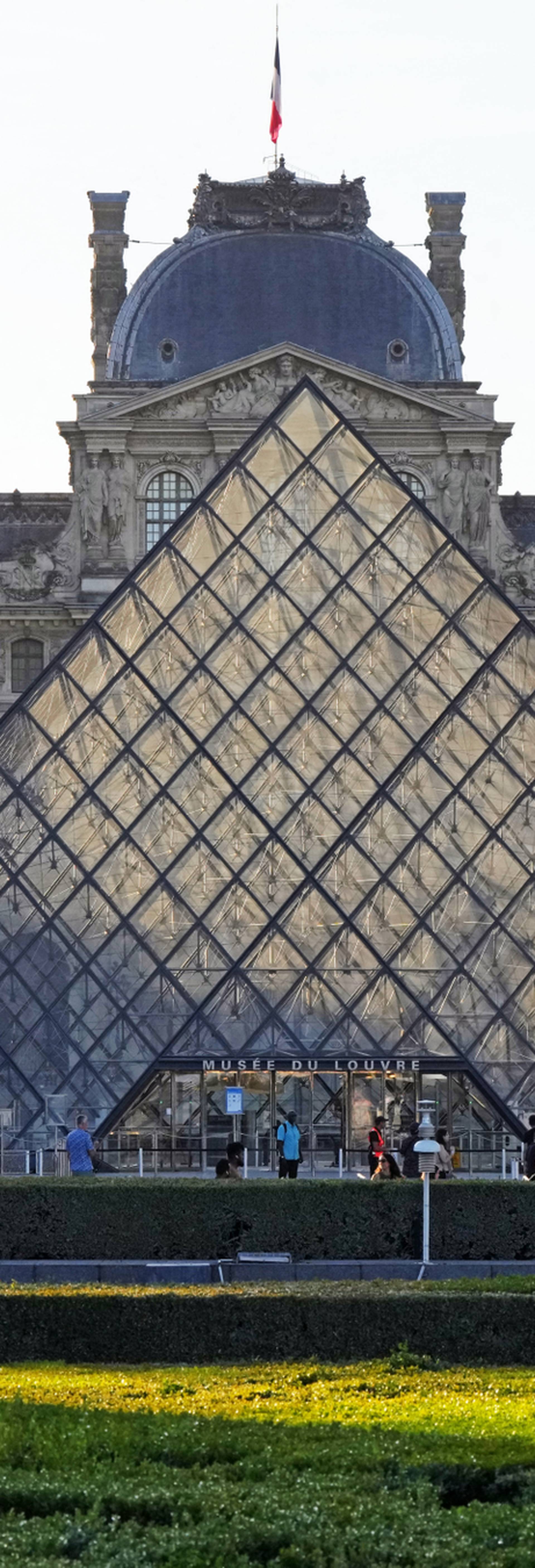 Utjecajni pariški muzej Louvre za početak sljedeće godine po prvi puta najavljuje izložbu o - modi