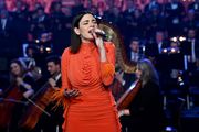 Za božićni koncert, Mia Dimšić odabrala malu crvenu haljinu: Nosi model s domaćim potpisom i zanimljivim detaljima