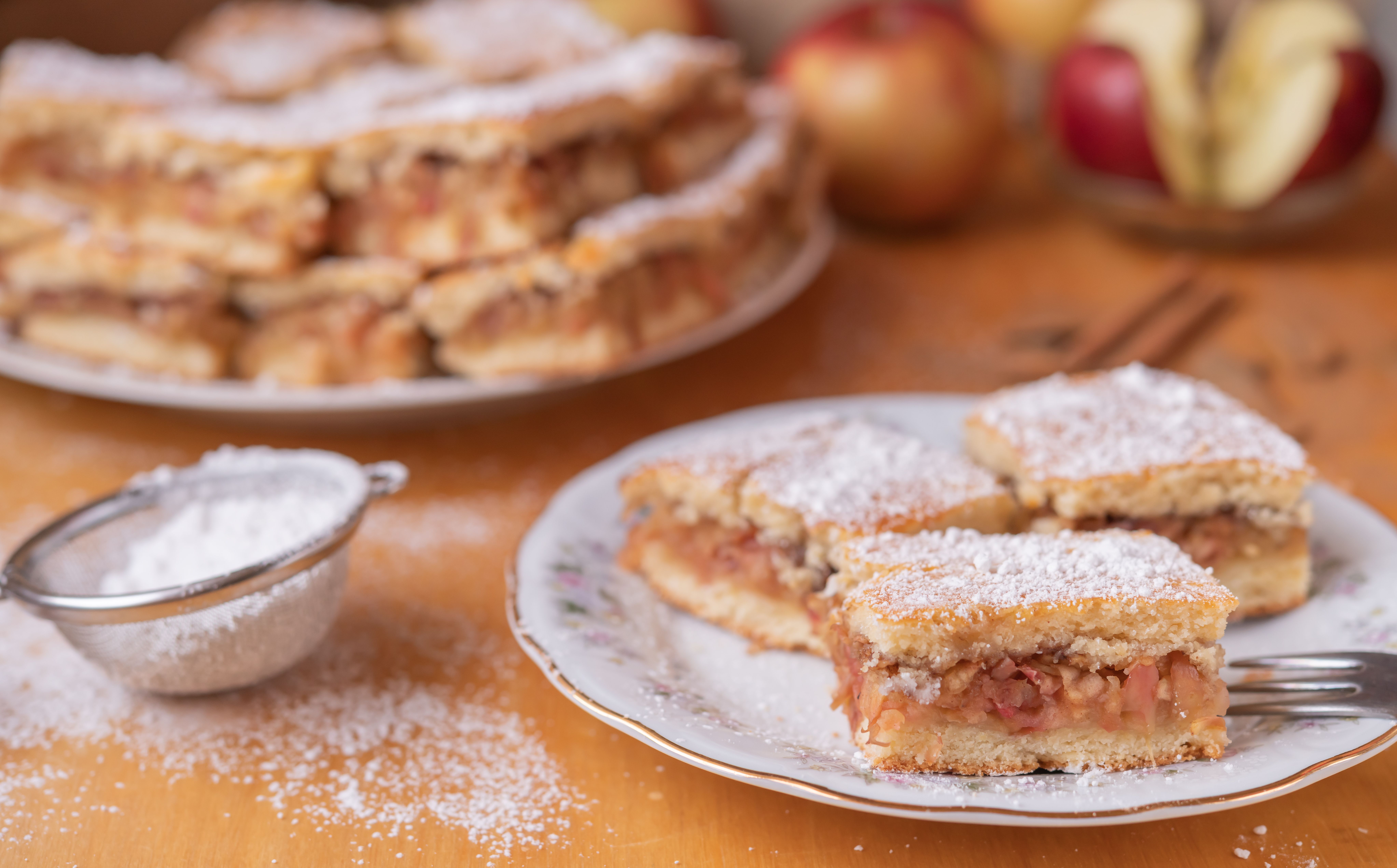 Nezaobilazna poslastica svake jeseni: Isprobajte recept za prefinu pitu od jabuka!