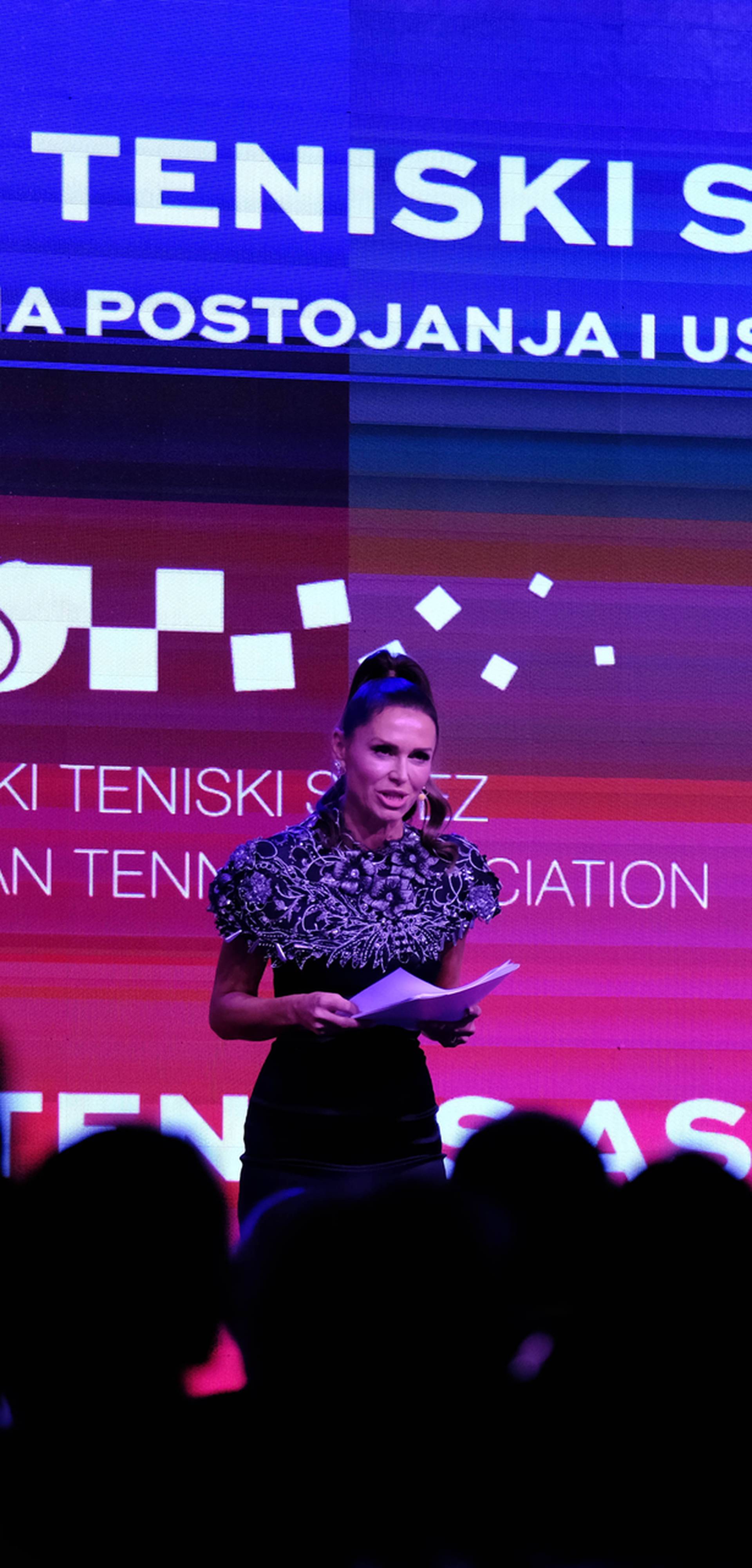 Mili Horvat crna haljina pristaje kao salivena: Zablistala je u modelu koji se ističe upečatljivim detaljima