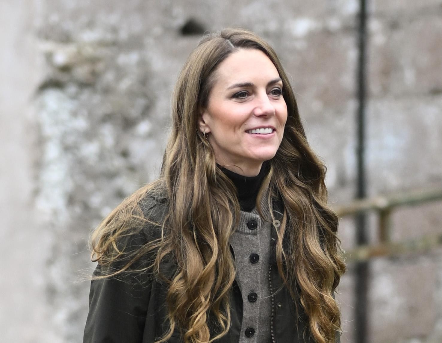 Kate Middleton oduševila u dva stajlinga u jednom danu: Vojnička elegancija i rustikalni šarm u posjetu Sjevernoj Irskoj