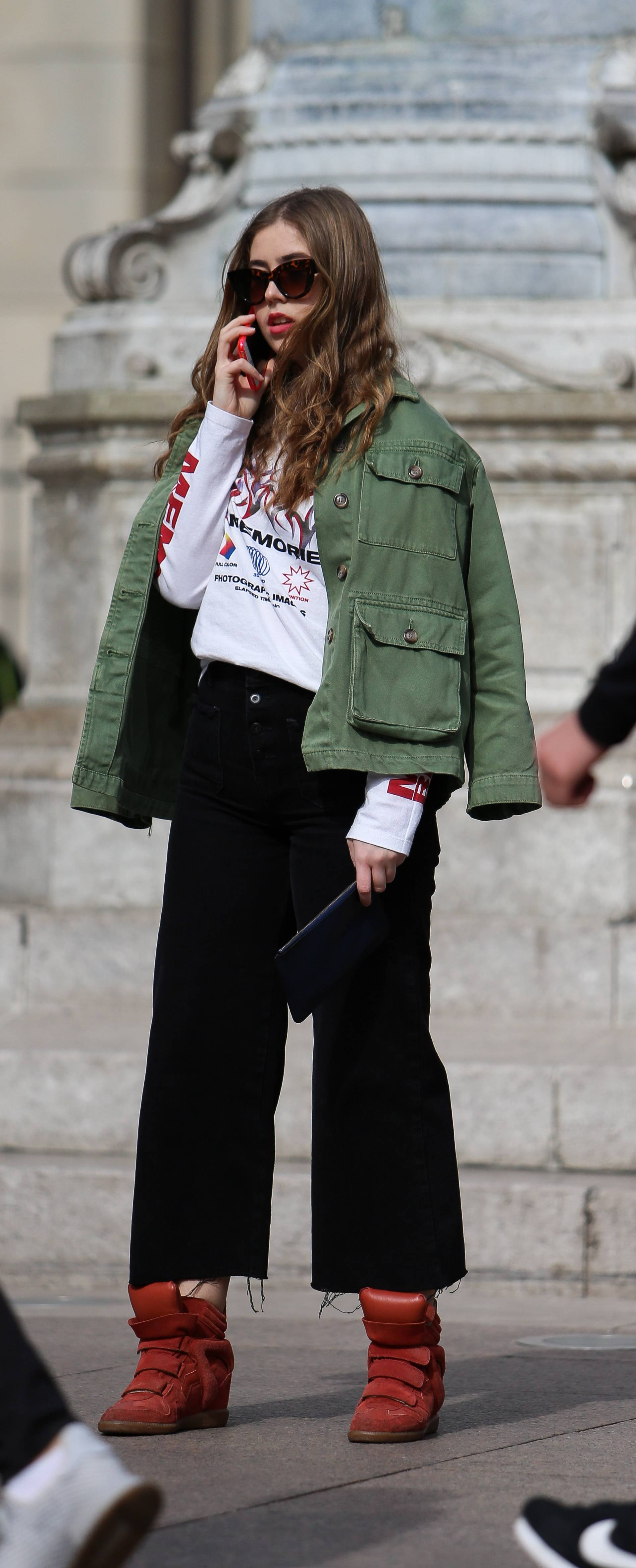 Oko njenih tenisica vode se vječne modne bitke, a ovaj styling zaslužio je - čistu peticu!