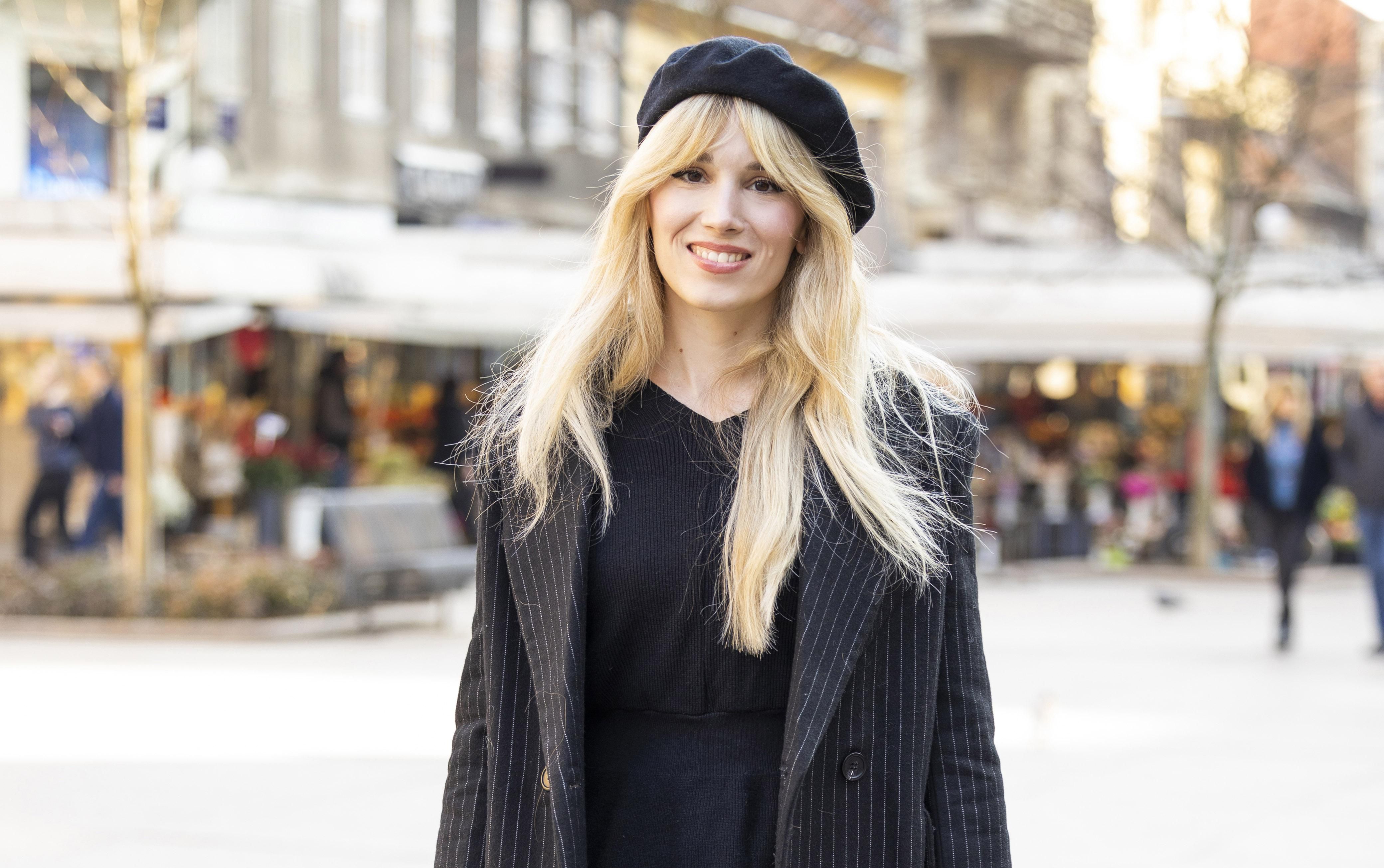 Oduševila nas je u sjajnoj all-black kombinaciji: 'Nosim dosta vintage odjeće i volim pariški stil odijevanja'