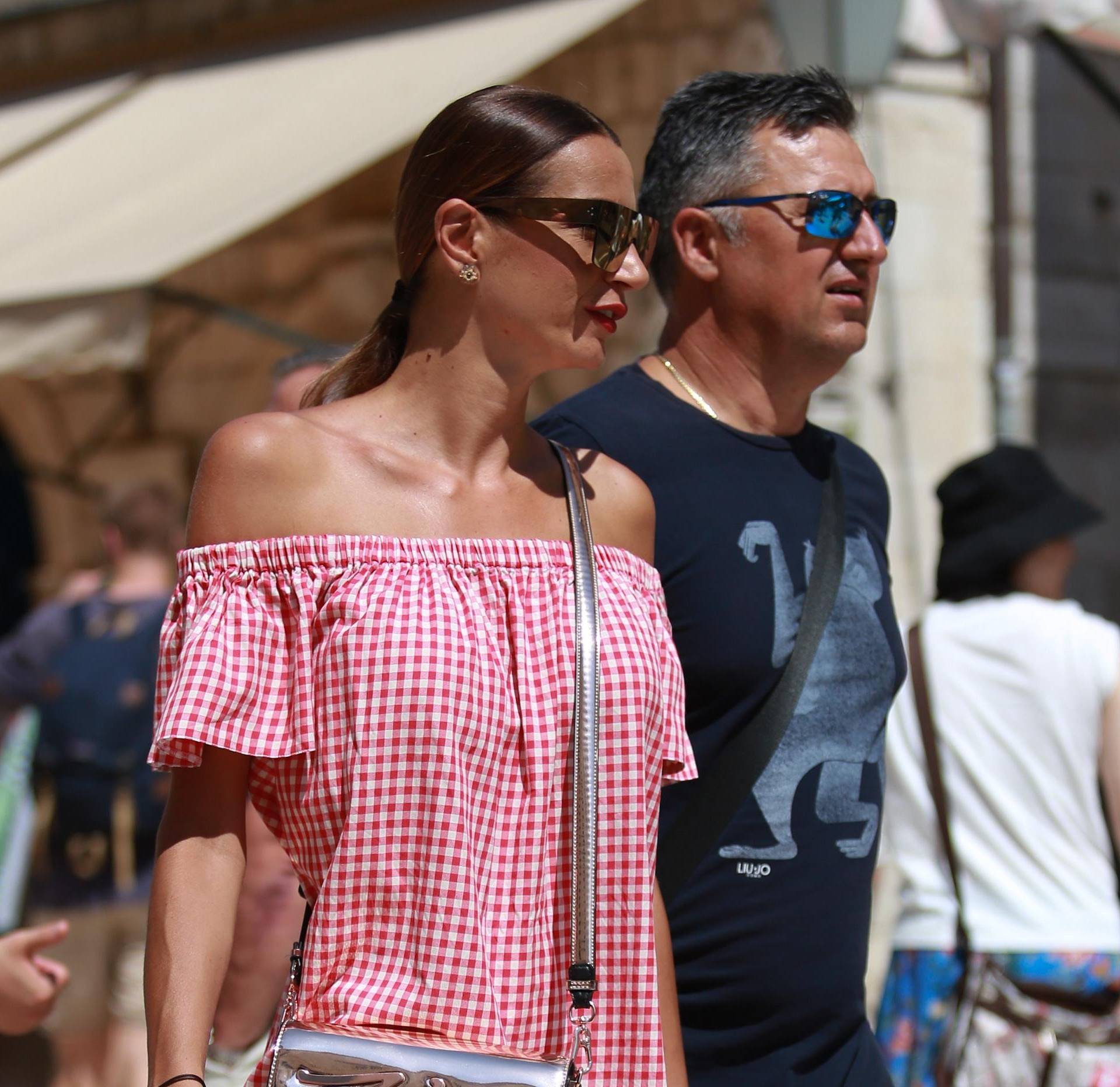 Preplanula dama sa Straduna u pravoj ljetnoj kombinaciji ostavlja bez daha