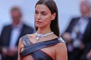 Irina Shayk ukrala pozornost na crvenom tepihu: Izabrala pravi statement komad - kožnu suknju niskog struka