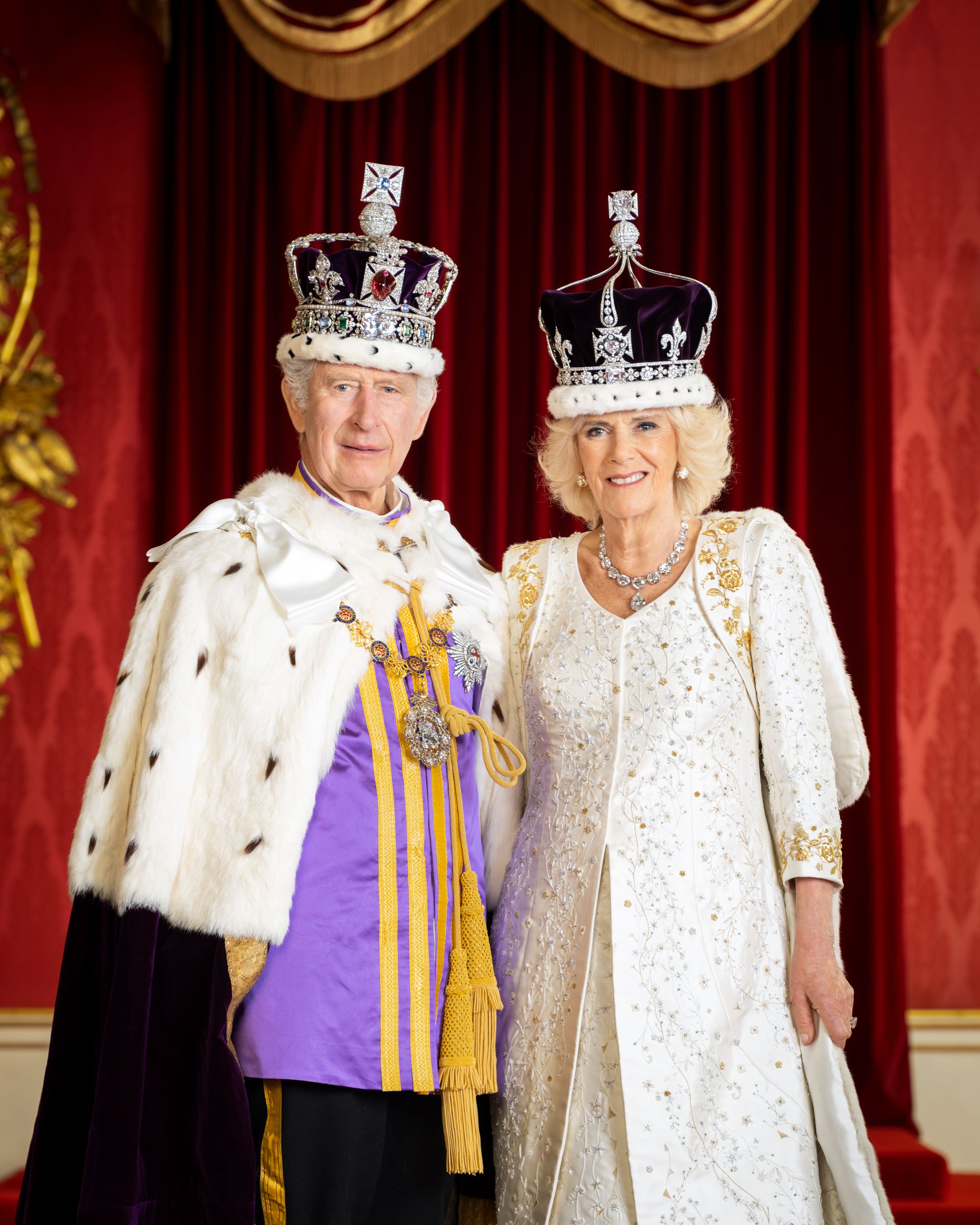 Objavljeni novi portreti kralja Charlesa i kraljice Camille u raskošnim krunidbenim kombinacijama