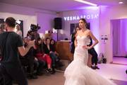 Najljepše BERTA vjenčanice ravno s modnih pista New Yorka u Vesna SPOSU!