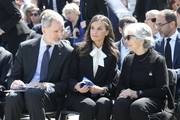 Kraljica Letizia elegantno crno odijelo 'razbila je' chic detaljem koji je ove sezone najpopularniji izbor