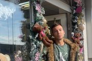 Jedan od najljepših božićnih izloga nalazi se u Osijeku, kod cvjećara Slavena: 'Inspiracija mi je bila dječja radost'