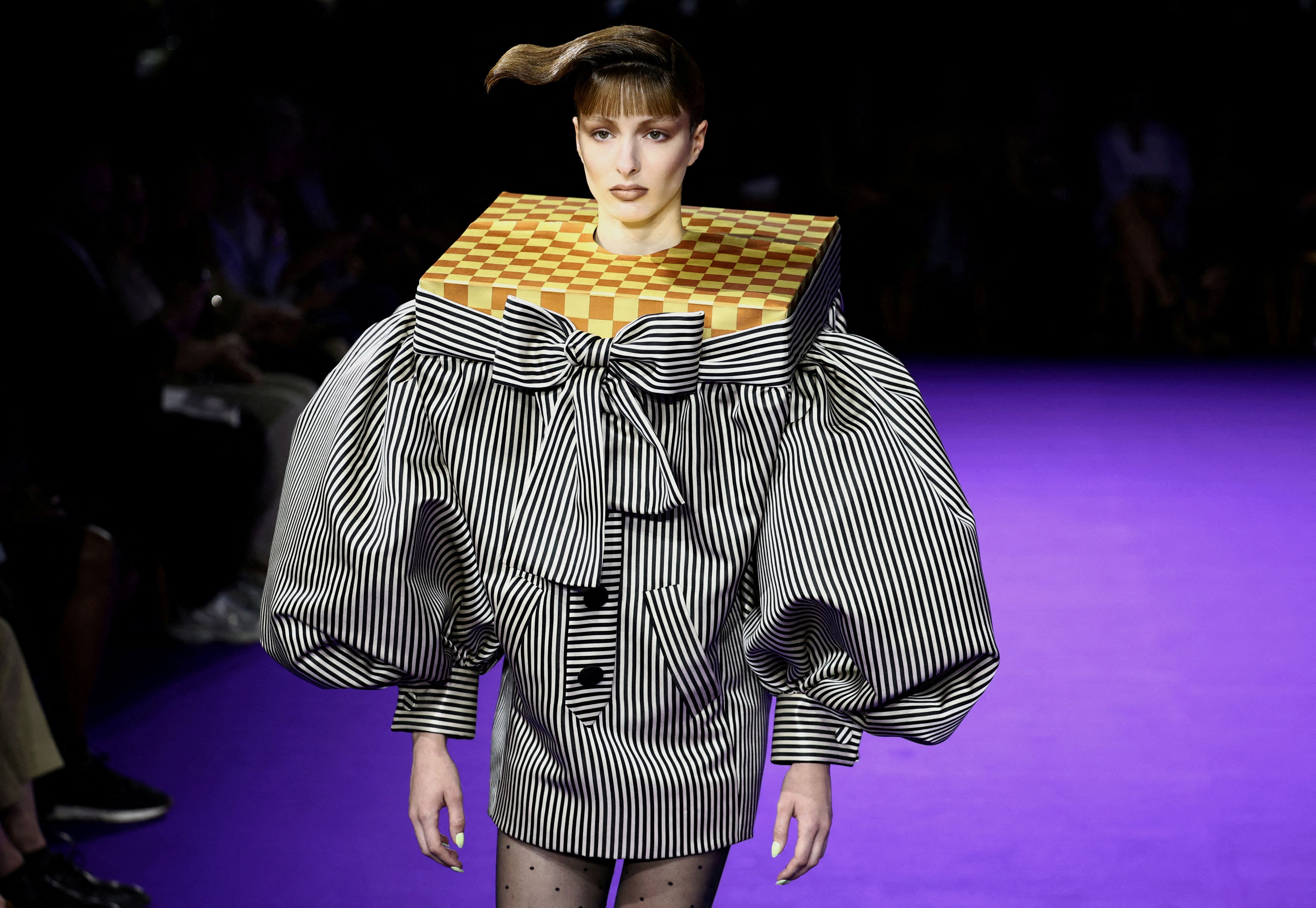 Pod pravim kutem: Viktor & Rolf u Parizu potpisuje modne skulpture inspirirane svijetom geometrije