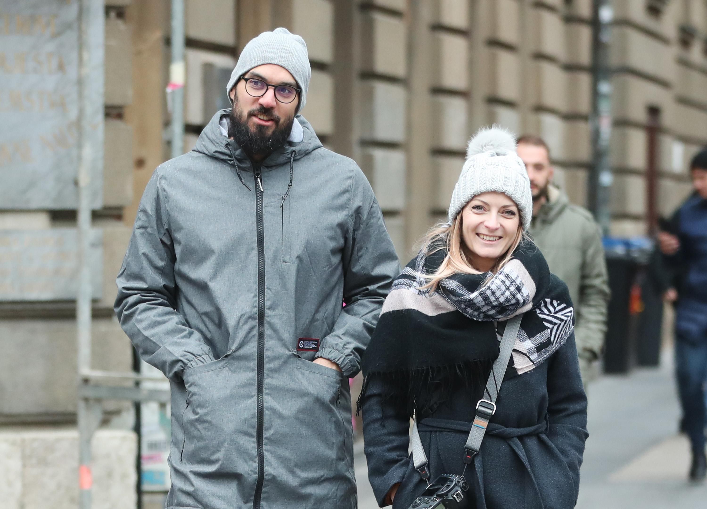 Topli šal i cool kapa: Ovaj dvojac iz centra zna kako se na stylish način boriti protiv hladnoće