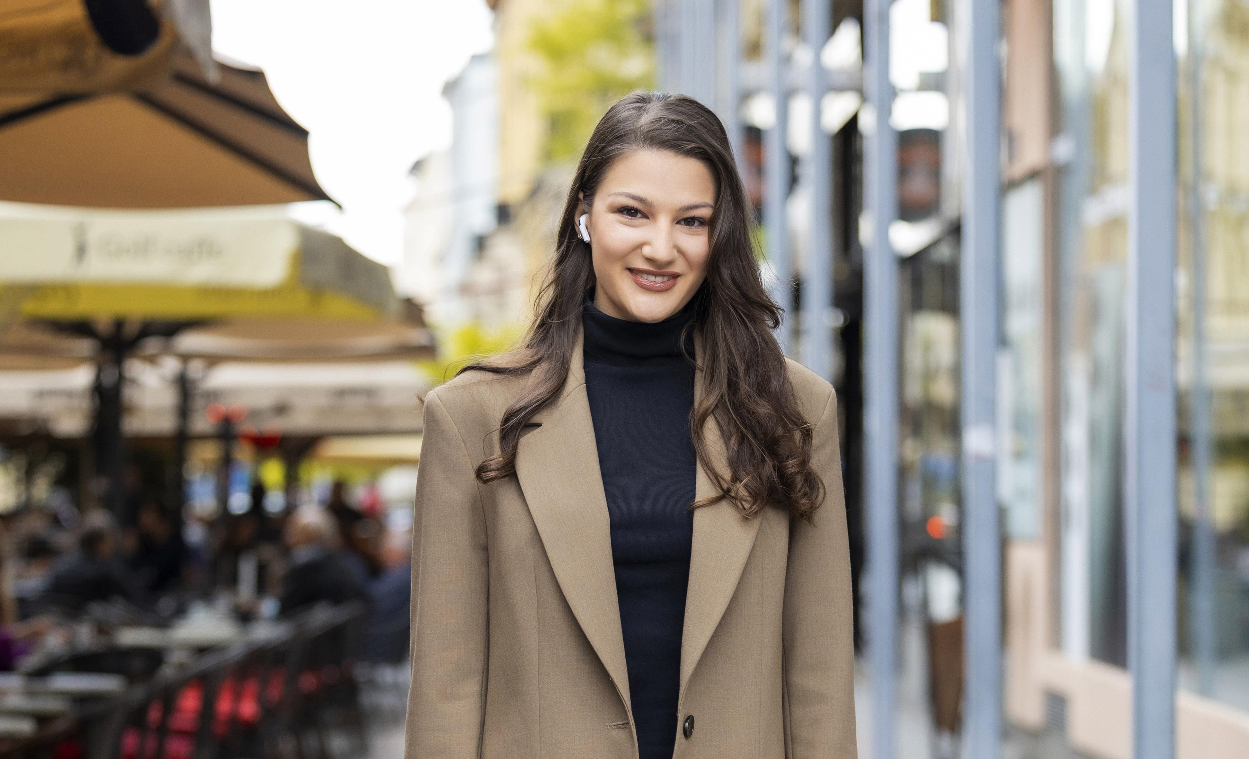 Biste li se odvažili nositi upečatljive čizme poput naše street style zvijezde? Izvrsno joj pristaju!