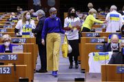 Europski parlament u bojama Ukrajine: Zastupnici potporu Ukrajini izrazili i kroz plavo-žute odjevne kombinacije