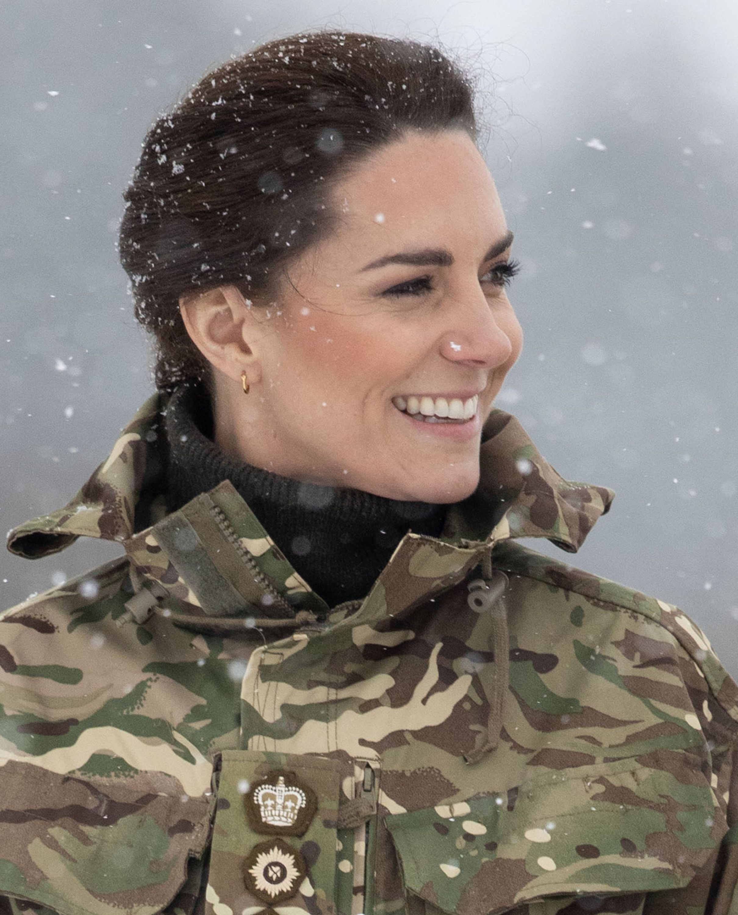 Kate Middleton u izdanju u kojem se nikad ne viđa: Vojnička uniforma za posjet vojnika na poligonu