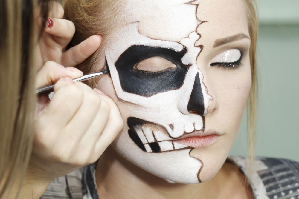 Ako ovog vikenda idete na Halloween party, uz ove će trikove vaš make up izdržati cijelu noć