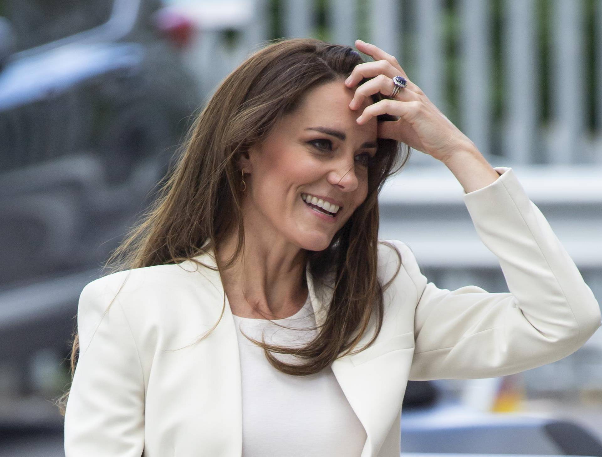 Rado nosi i Zarin potpis: Kate Middleton klasičnu kombinaciju nadopunila je sakoom dostupnim i kod nas