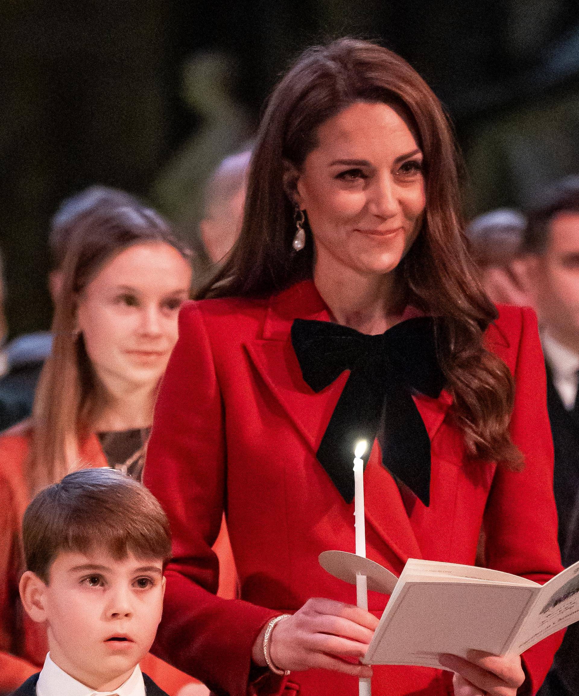 Kraljica modne reciklaže: Kate Middleton zablistala u poznatom Alexander McQueen kaputu s modernim twistom