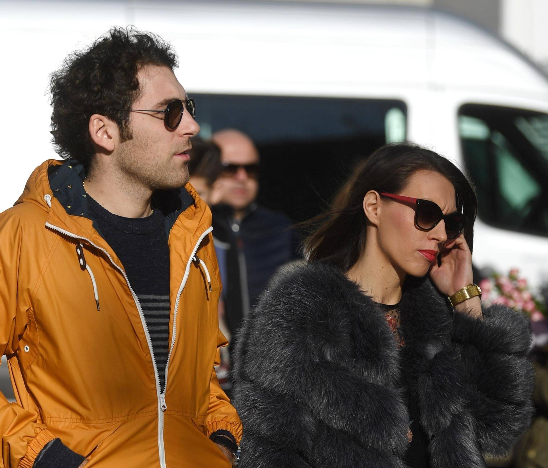 Stylish par: Njene cipele i njegova jakna savršeno su usklađeni