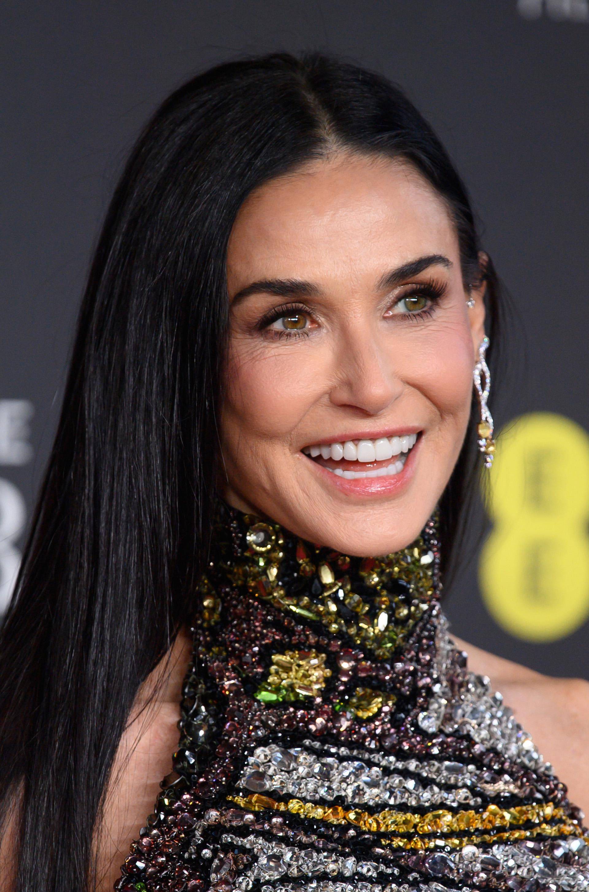 Demi Moore u blistavom remek-djelu Alexandera McQueena oduševila na BAFTA dodjeli nagrada