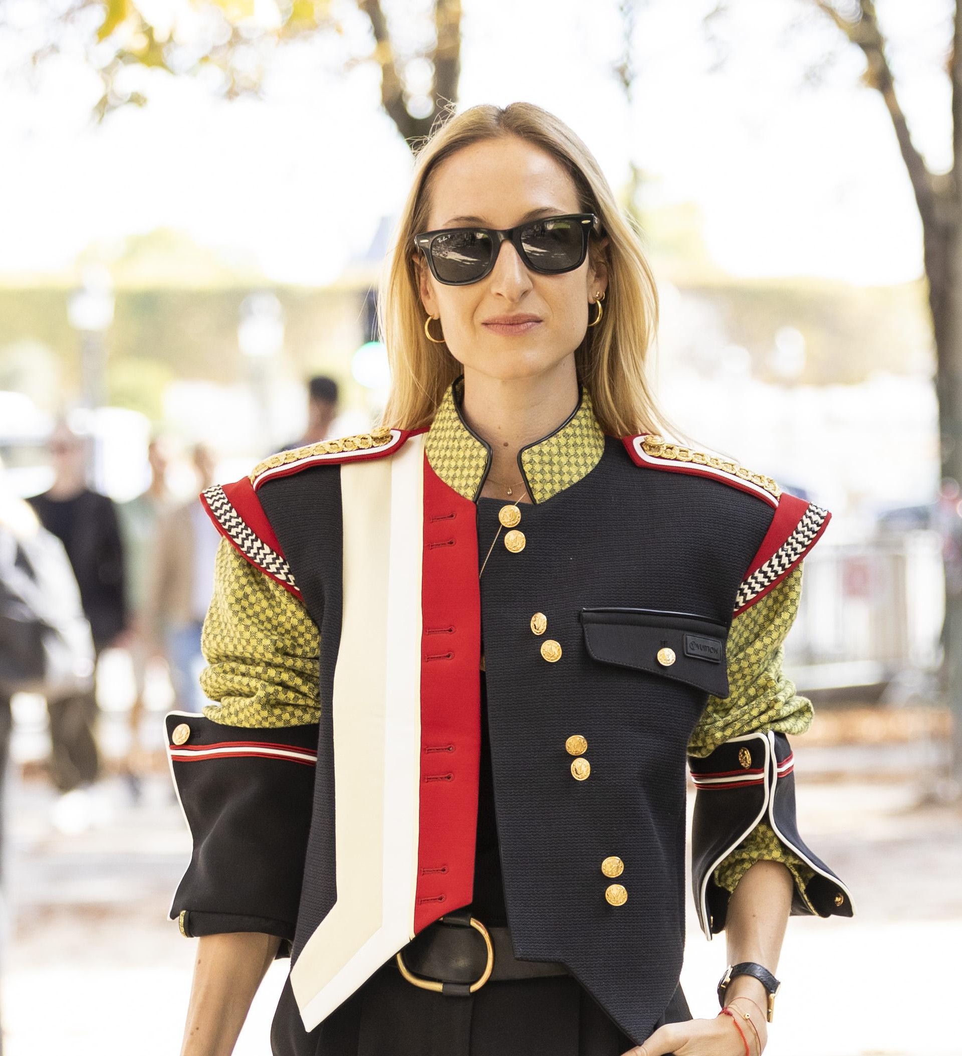 Modna urednica sjajno nosi vojničku eleganciju: Louis Vuitton jakna odličan je izbor za jesenske dane
