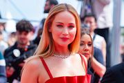 Jennifer Lawrence zabljesnula u elegantnoj crvenoj haljini s potpisom Christiana Diora