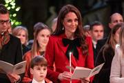 Kraljica modne reciklaže: Kate Middleton zablistala u poznatom Alexander McQueen kaputu s modernim twistom