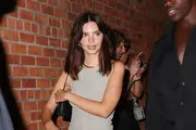 Emily Ratajkowski zablistala je u haljini inspiriranom kultnim likom Carrie Bradshaw