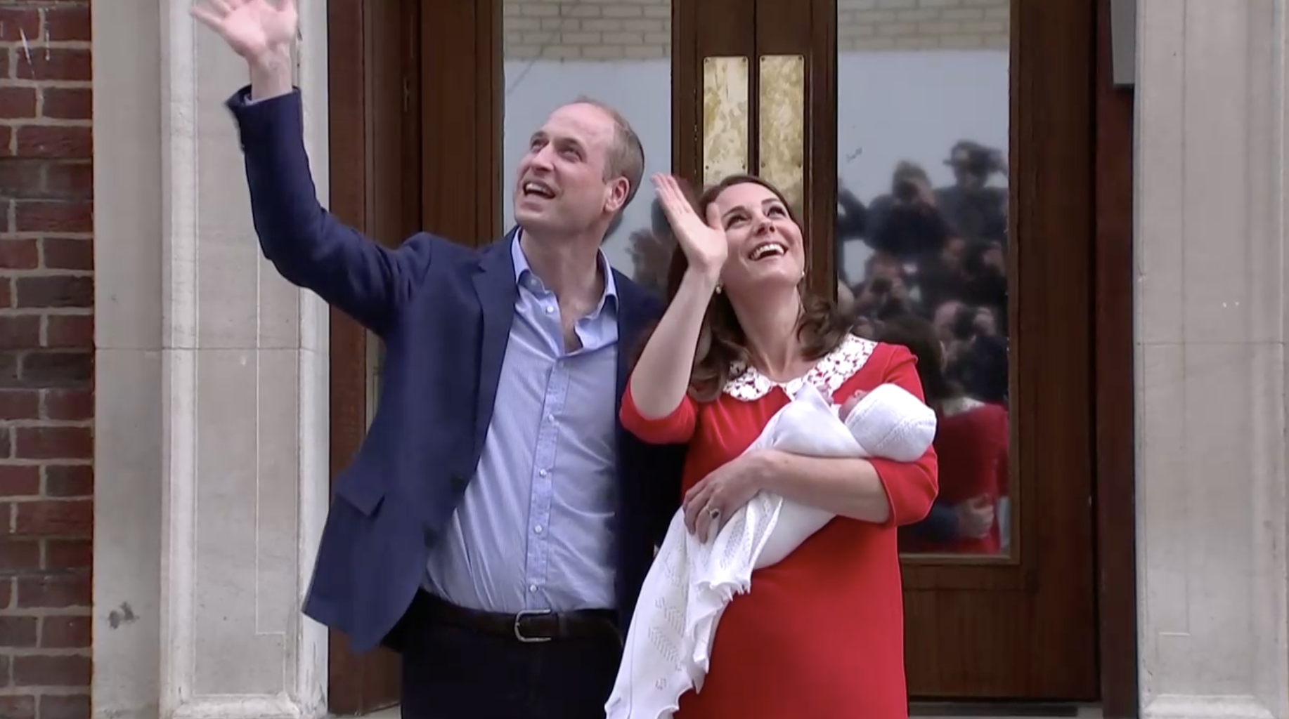 Kate Middleton sedam sati nakon poroda iz rodilišta izašla u minici!