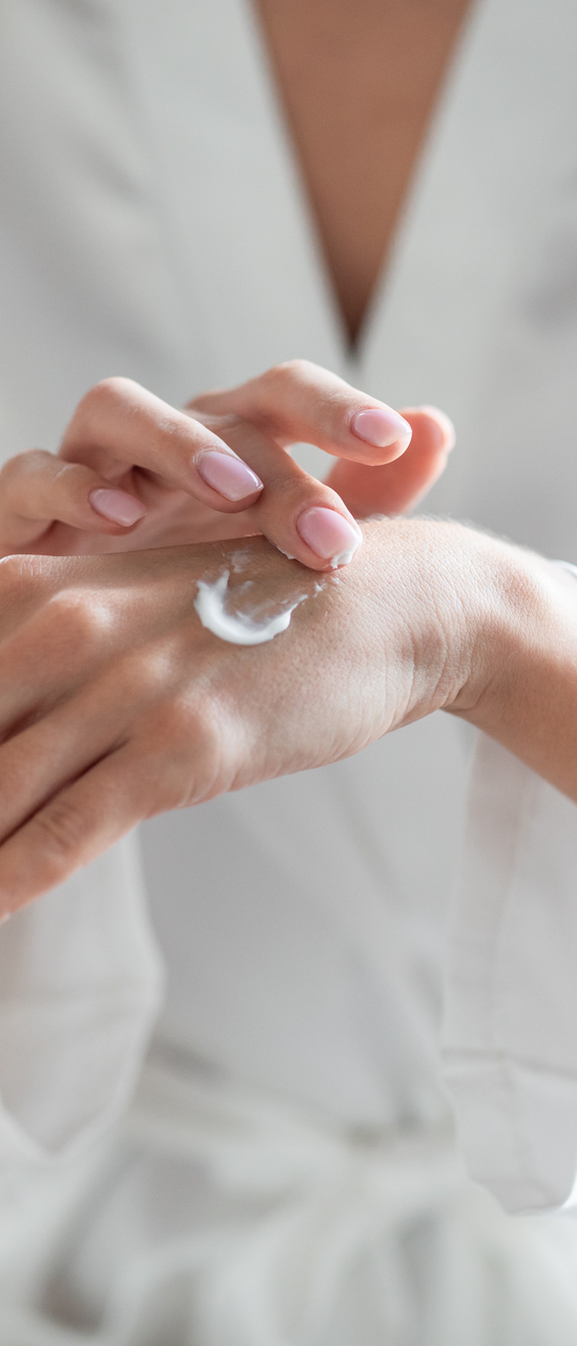 Ruke su vam suhe i crvene? Ovi savjeti dermatologa i kućni trikovi vraćaju im mekoću