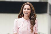 Kate Middleton ponovno je nosila ružičastu haljinu s remenom i nije jedina princeza oduševljena ovim stilom