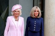 Kraljica Camilla i Brigitte Macron za susret biraju chic komplete, a za gala večeru uskladile se u tamnoplavim haljinama