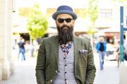 Tip-top od glave do pete: Hotelski djelatnik fantastično spaja klasiku i trendove