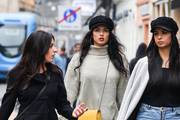 Znaju formulu za stylish jesen: Tri atraktivne crnke ukrale pozornost prolaznika u centru grada
