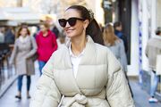Moniki Olujić izvrsno pristaje najtraženija jakna sezone: Nosi torbu koju bi "odobrila" i Carrie Bradshaw