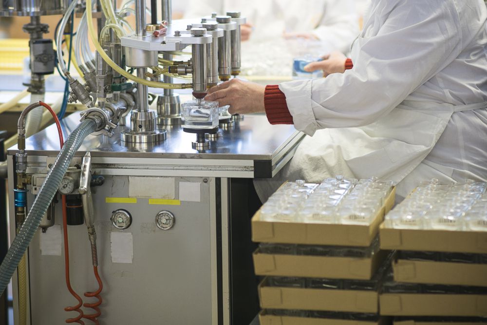 LVMH u pogonima za proizvodnju parfema proizvodi dezinfekcijska sredstva za ruke za zdravstvene ustanove