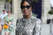 Naomi Campbell zablistala je u Chanel arhivskom setu uz neočekivan odabir cipela