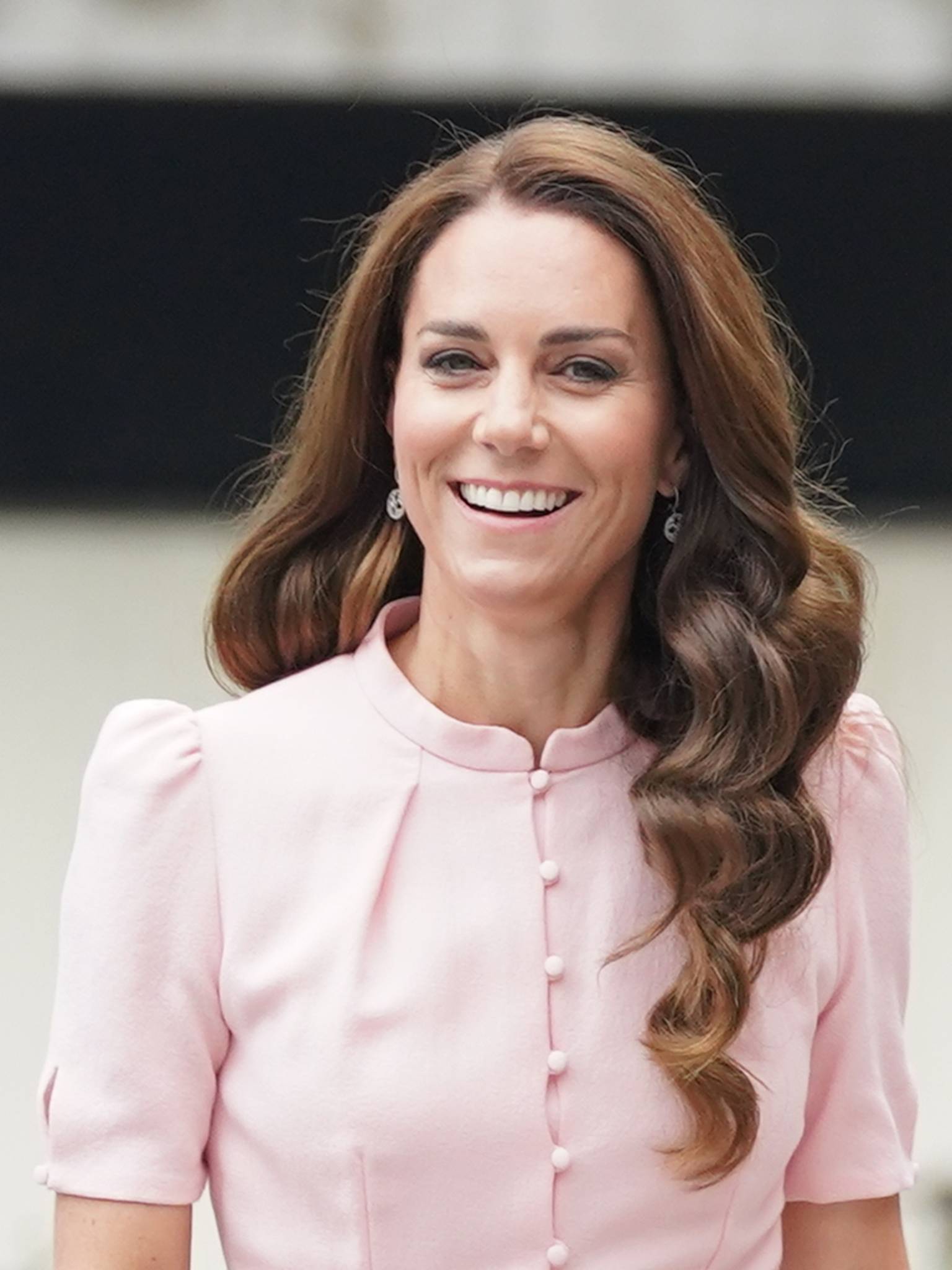 Kate Middleton ponovno je nosila ružičastu haljinu s remenom i nije jedina princeza oduševljena ovim stilom