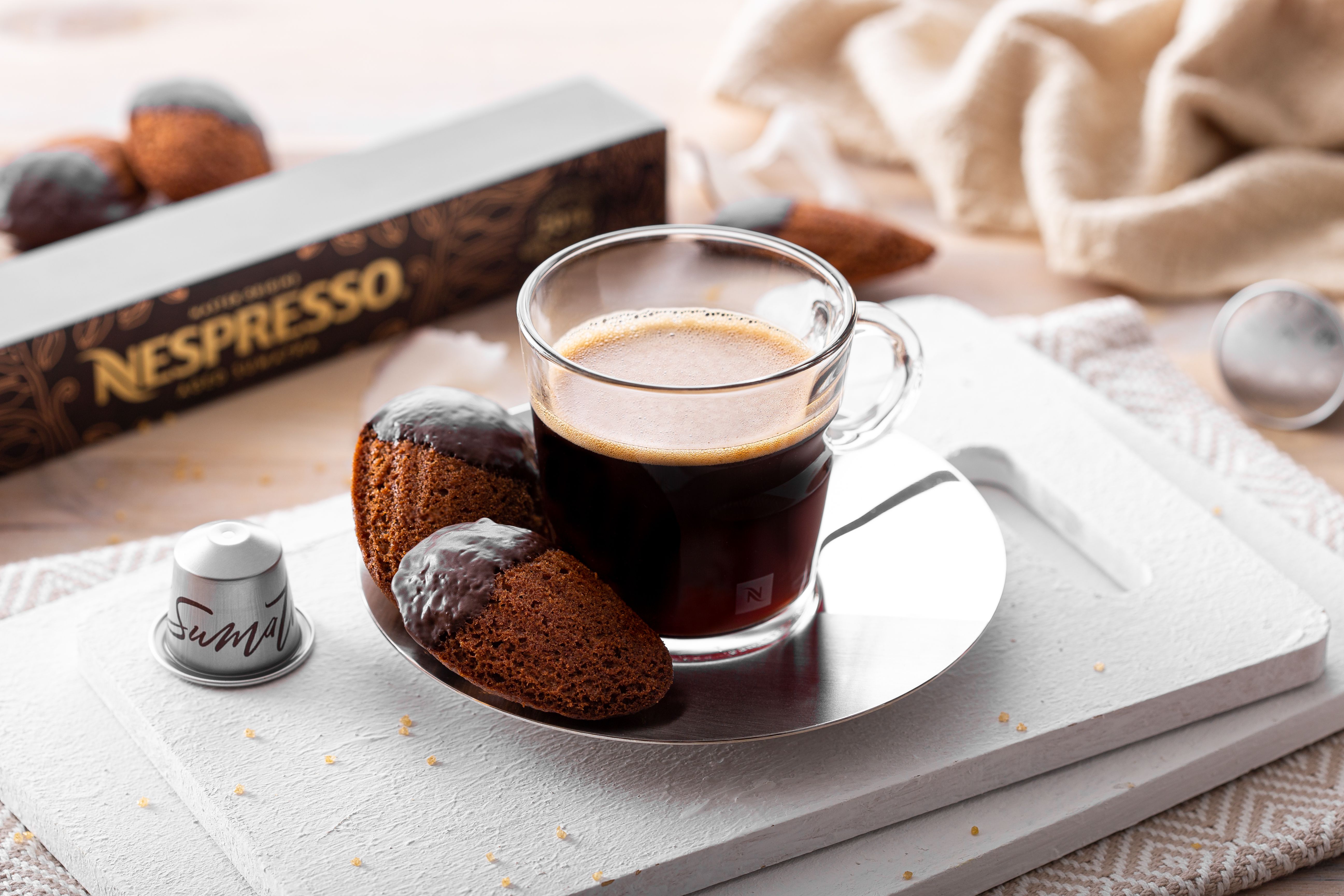 Nespresso Aged Sumatra: Otkrijte baršunastu Sumatru uz prvu jutarnju kavu i Madeleine kolačić