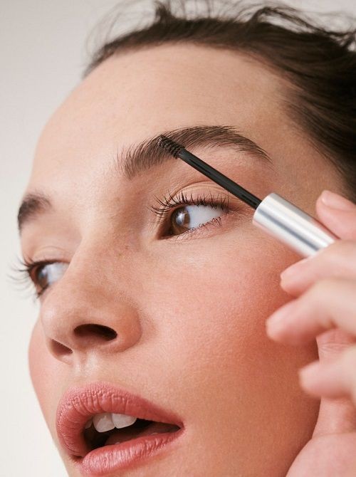 Zaboravite gel za obrve: Stručnjaci otkrivaju da ovaj proizvod može ozbiljno naštetiti vašim obrvama