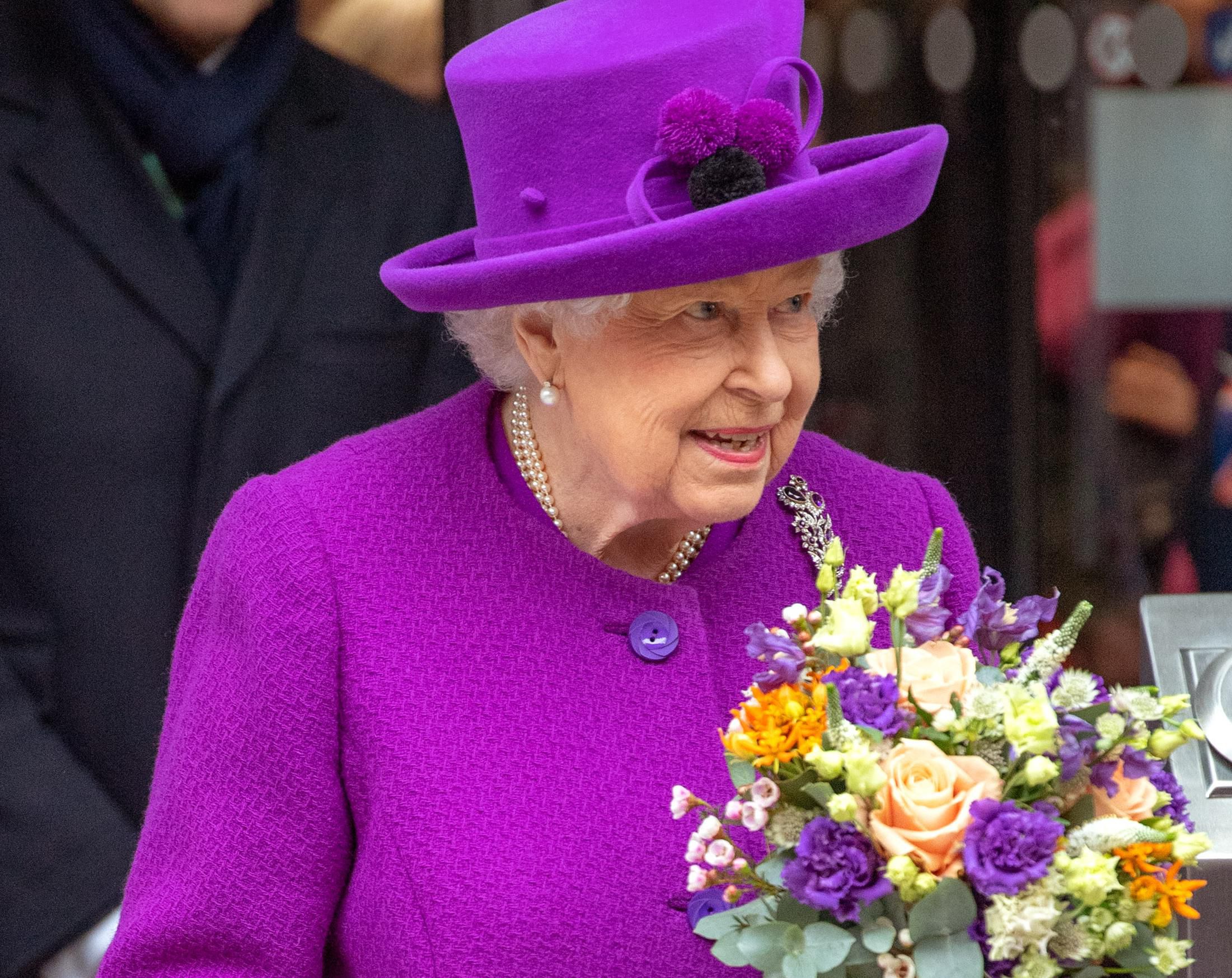 Kraljica Elizabeta II. danas slavi 94. rođendan: Otkazana tradicionalna proslava, no prisjetili smo se njezinih outfita