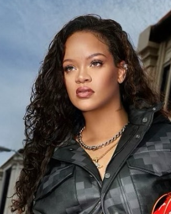 Rihanna pokazala trudnički trbuščić u odvažnom outfitu za novu kampanju Louisa Vuittona
