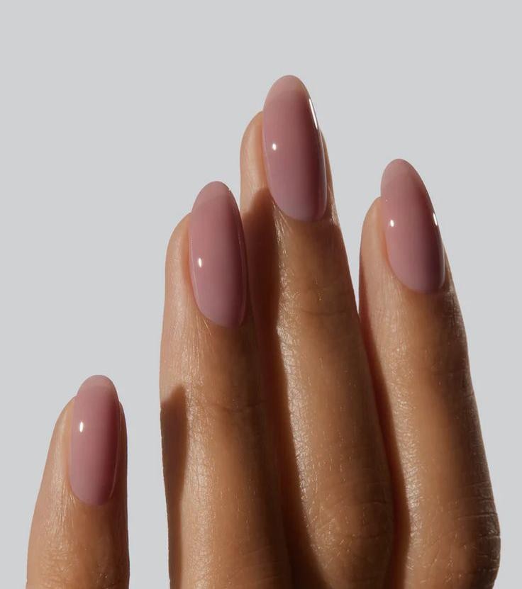 Ružičasti BB krema nokti je manikura koja izgleda luksuzno i skupo, a hit je ove zime