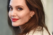 Mliječna manikura Angeline Jolie odličan je izbor ako volite klasiku i eleganciju na noktima