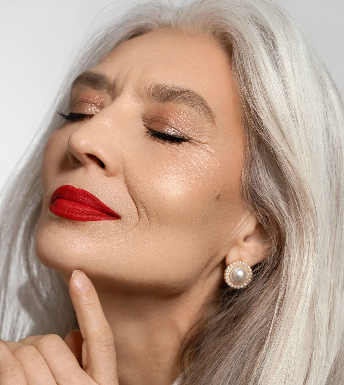 Koja je idealna nijansa ruža za žene iznad 50.? Ova dokazano briše godine i osvježava lice