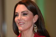 Kate Middleton ponovno oduševila odvažnim naušnicama po pristupačnoj cijeni
